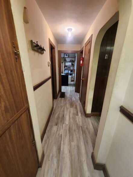 More Photos Of 217 Steedly Dr, Louisville Light Distribution For Sale
