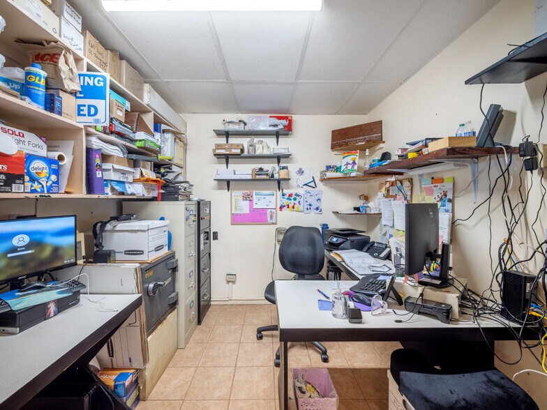 More Photos Of 1300 Kamehameha V Hwy, Kaunakakai Hotel For Sale