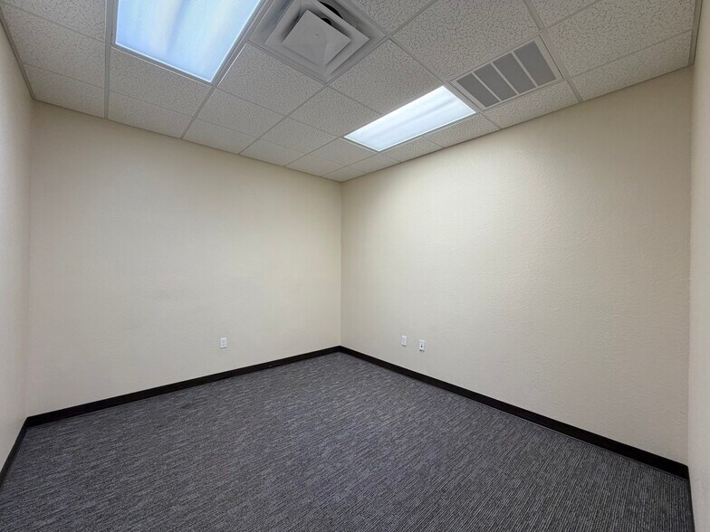 More Photos Of 3107 Medical Way, Sebring Office For Lease