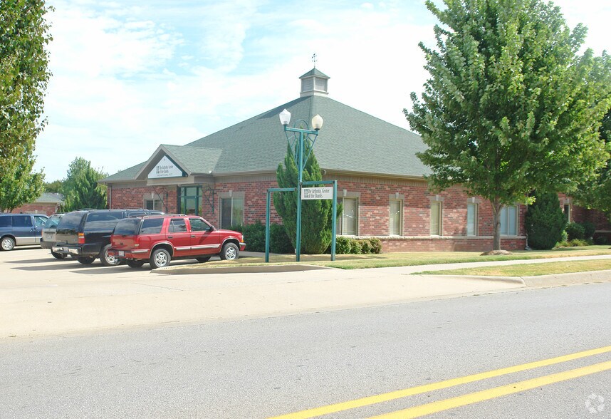 Primary Photo Of 8 Sunbridge Dr, Fayetteville Office For Lease