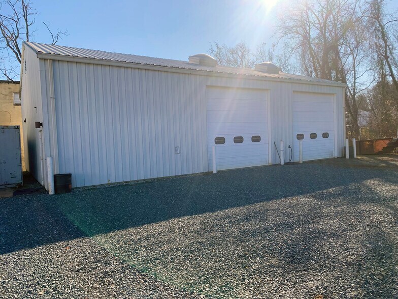 More Photos Of 232 W Hampton Pl, Capitol Heights Warehouse For Lease