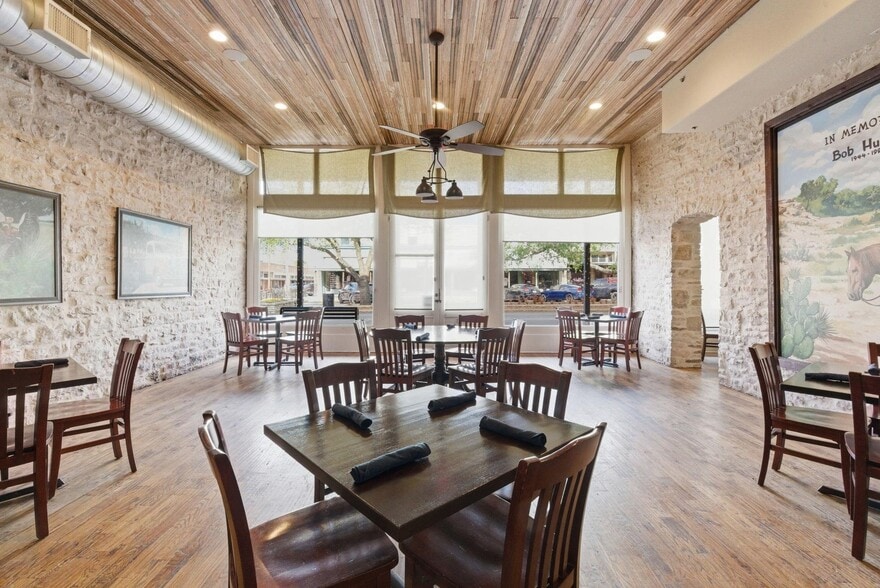 More Photos Of 103 N Pecan St, Hico Hotel For Sale