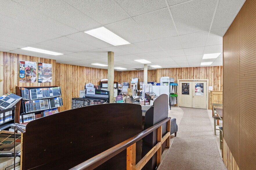 More Photos Of 147 S Springfield St, Saint Paris General Retail For Sale