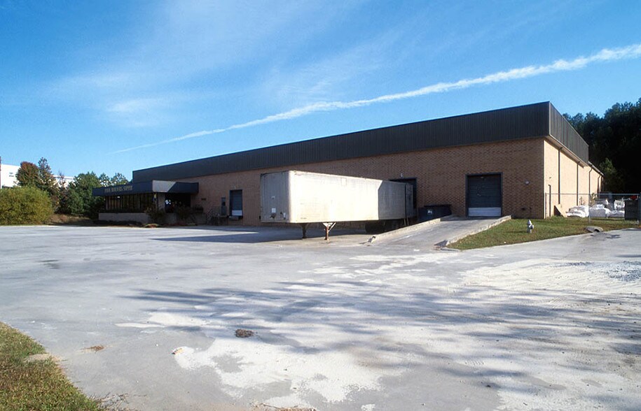 More Photos Of 6480 Best Friend Rd, Norcross Showroom For Lease