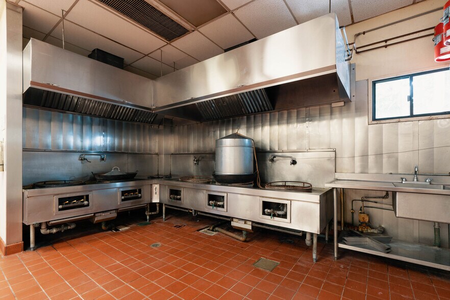 More Photos Of 1709 Kalani St, Honolulu Freestanding For Lease