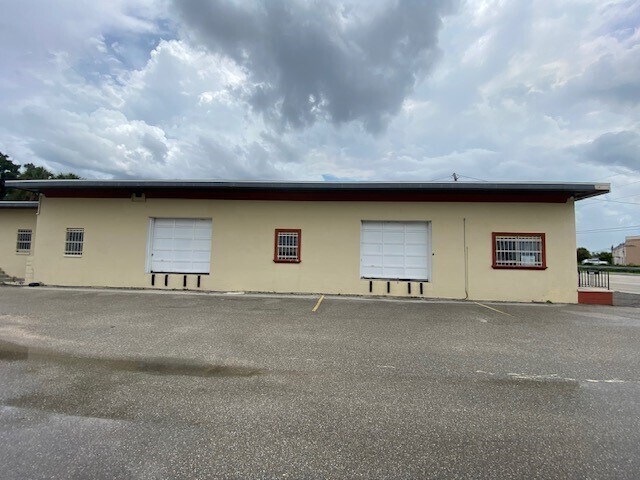 More Photos Of 23160 Harbor View Rd, Port Charlotte Warehouse For Lease