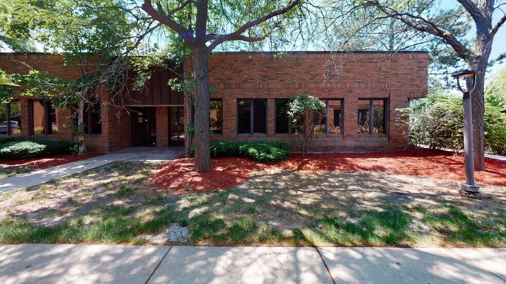 More Photos Of 657 E Golf Rd, Arlington Heights Unknown For Lease