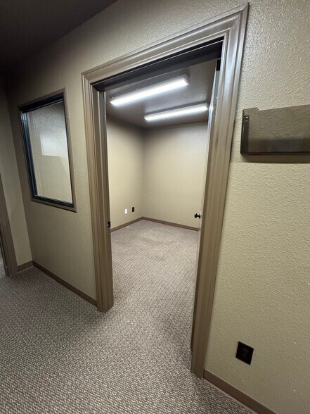 More Photos Of 2301 Oak St, Abilene Unknown For Lease
