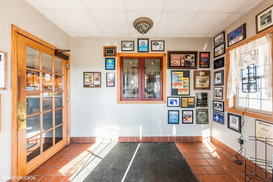 More Photos Of 4629 N Port Washington Rd, Milwaukee Restaurant For Sale