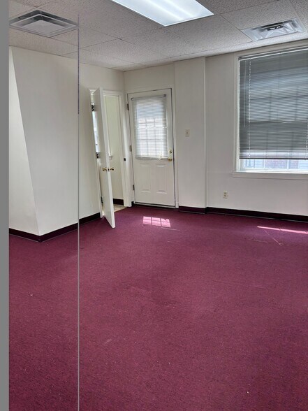 More Photos Of 8505 Delmar Blvd, University City Office For Lease