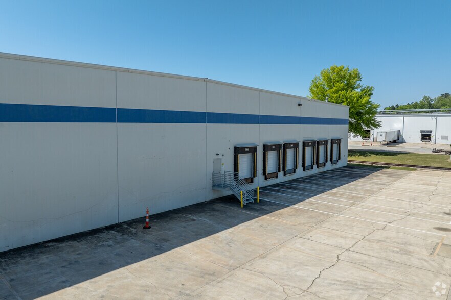 More Photos Of 4978 Perimeter Pky, Bessemer Manufacturing For Lease