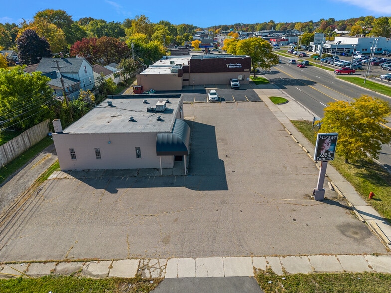 More Photos Of 32611 Ford Rd, Garden City Freestanding For Lease