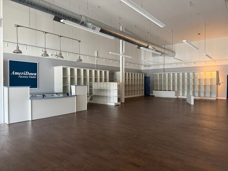 More Photos Of 283 US Route 1, Kittery General Retail For Lease