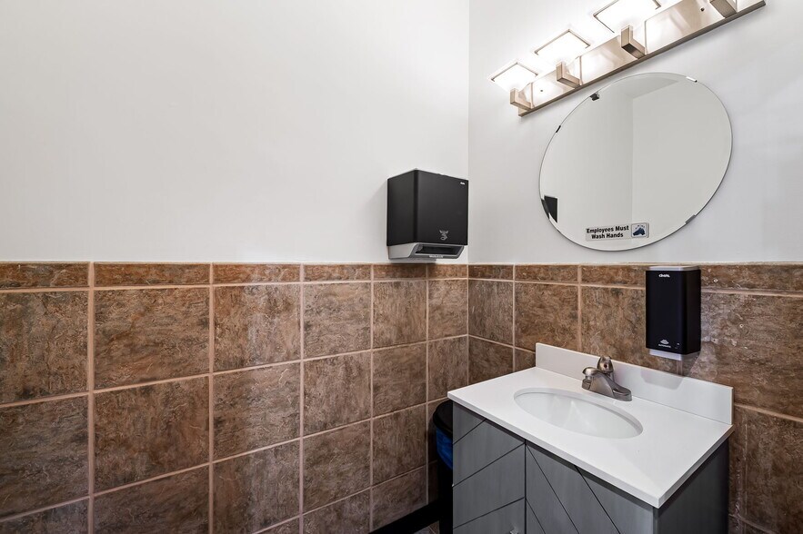 More Photos Of 13 W Allegheny Ave, Towson Storefront For Sale