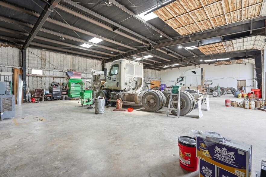 More Photos Of 2895 E US Highway 80, Abilene Warehouse For Lease