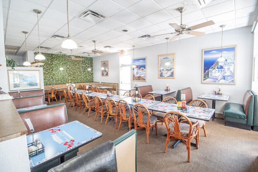 More Photos Of 1130 N Tamiami Trl, North Fort Myers Restaurant For Sale