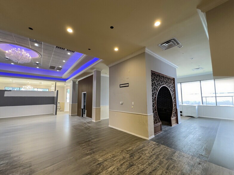 More Photos Of 12838 Murphy Rd, Stafford Showroom For Sale