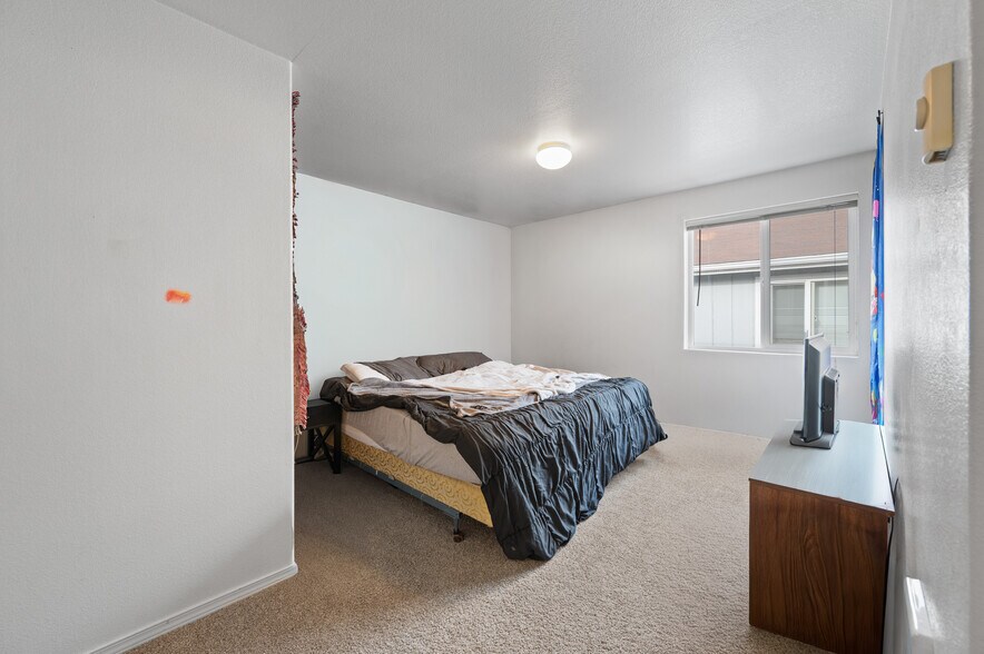 More Photos Of 2150 SW Canyon Dr, Redmond Apartments For Sale