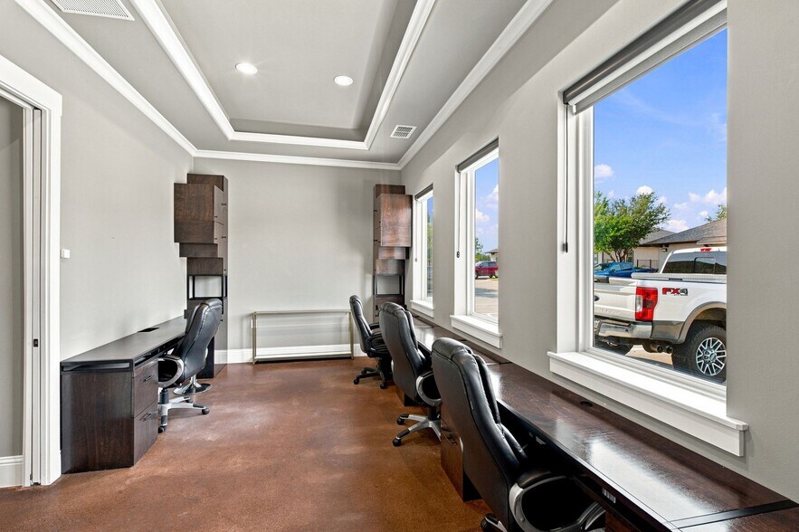 More Photos Of 642 Stoneglen Dr, Keller Office For Sale