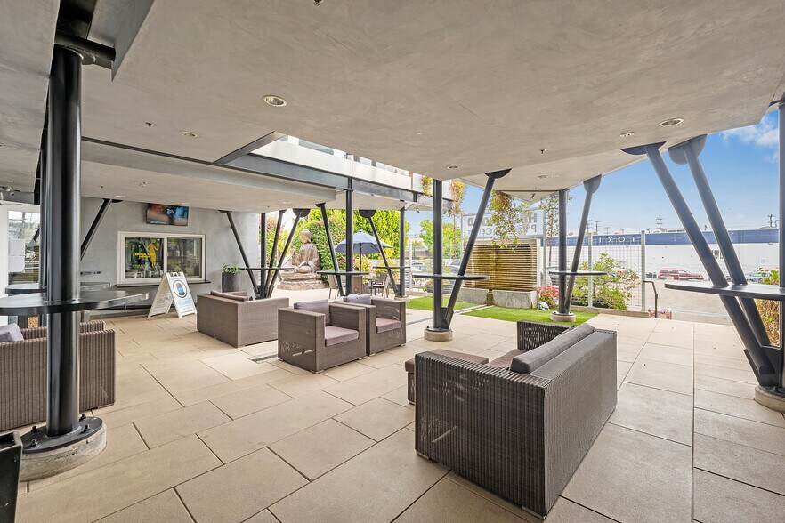 More Photos Of 6350 Santa Monica Blvd, Los Angeles Office For Sale