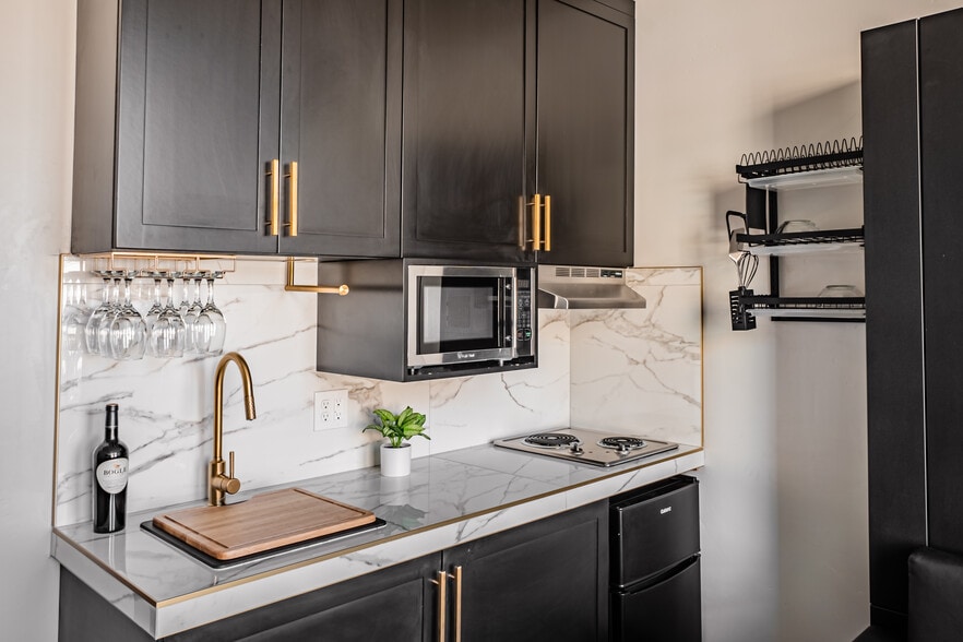 More Photos Of 401-421 E St, San Diego Storefront Retail Office For Sale