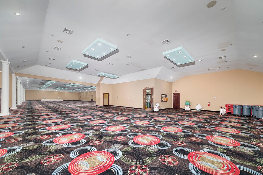 More Photos Of 3720 Bloomfield Village Dr, Macon-Bibb Storefront For Sale