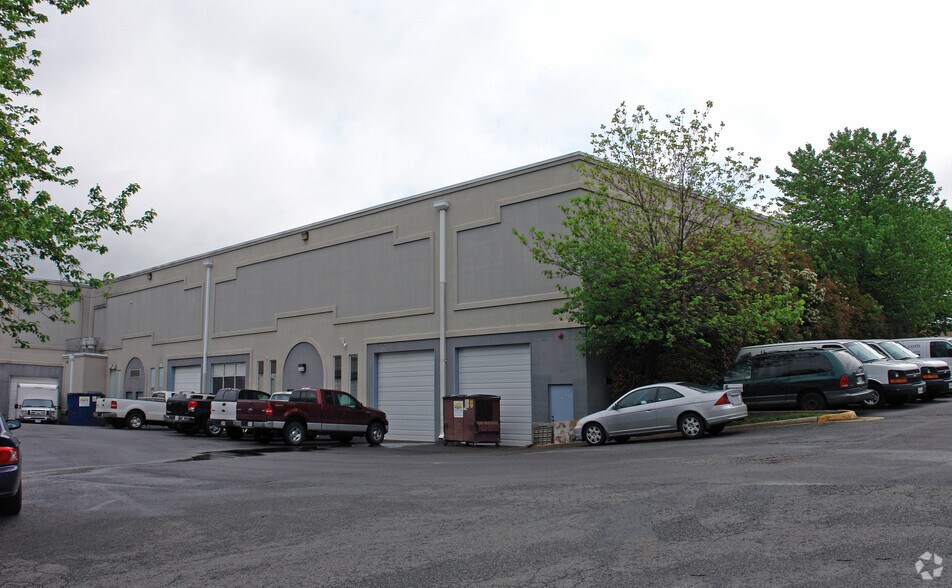 Primary Photo Of 7964 Conell Ct, Lorton Showroom For Sale