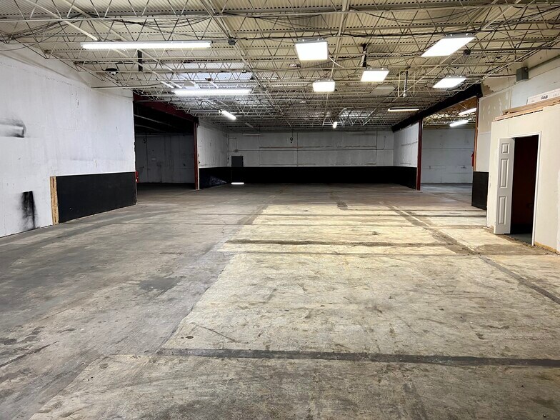 More Photos Of 5508-5516 Brewster St, San Antonio Warehouse For Lease