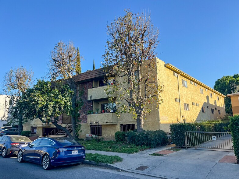 Primary Photo Of 13956 Vanowen St, Van Nuys Apartments For Sale