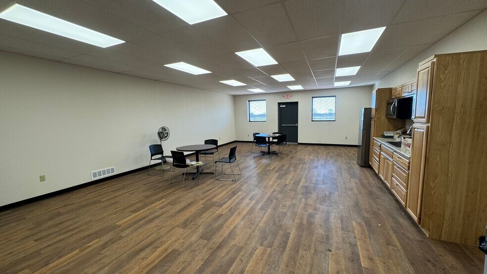 More Photos Of 4220 Springfield-Jamestown Rd, Springfield Warehouse For Lease