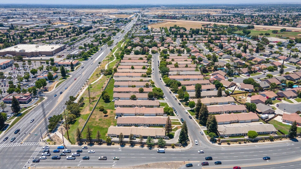 More Photos Of 4314 Pebble Creek Dr, Bakersfield Apartments For Sale