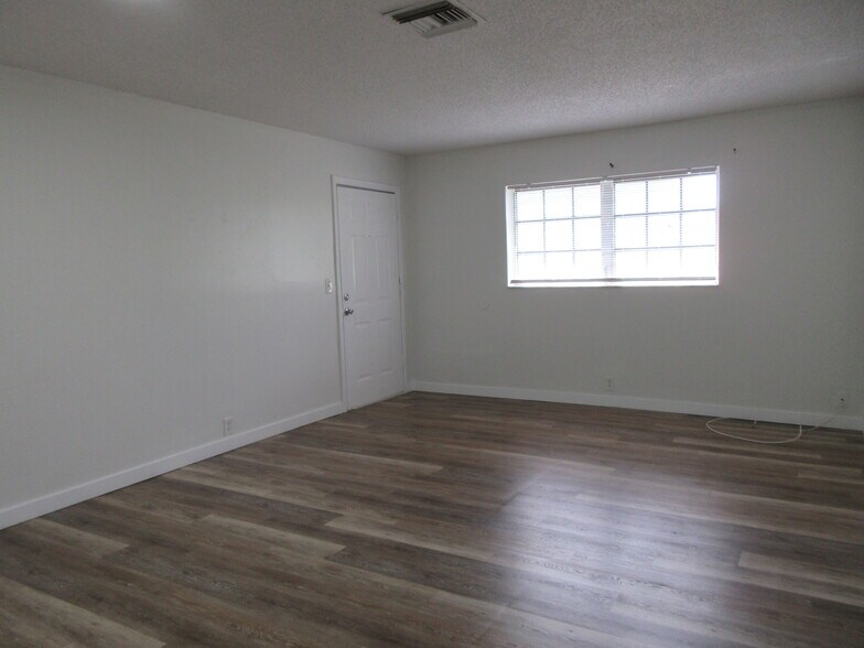 More Photos Of 4280 Woodside Dr, Coral Springs Apartments For Sale