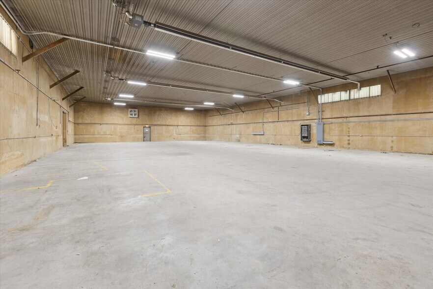 More Photos Of 683 River Rd, Bay City Manufacturing For Sale