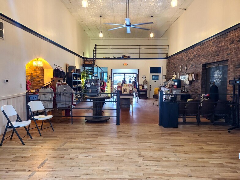 More Photos Of 109 Main St SE, Gravette Office For Lease