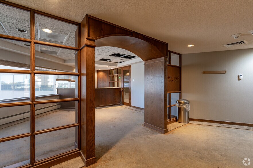 More Photos Of 801-803 W Big Beaver Rd, Troy Office For Lease