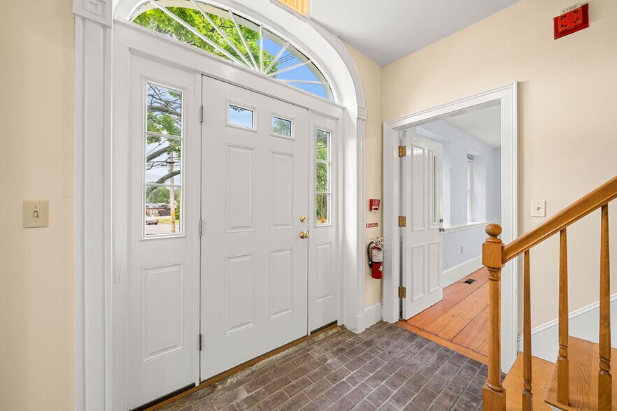 More Photos Of 160 Sylvan St, Danvers Office For Sale