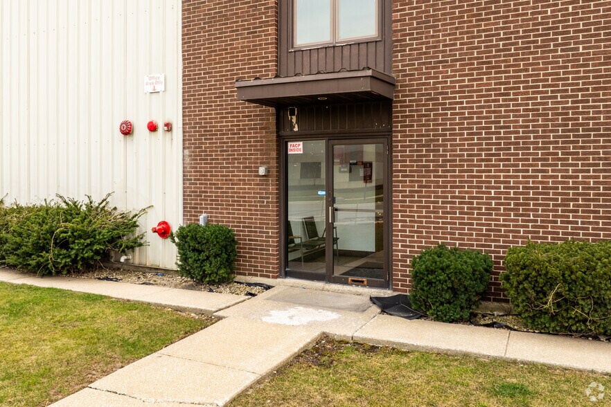 More Photos Of 5443 W 70th Pl, Bedford Park Manufacturing For Sale