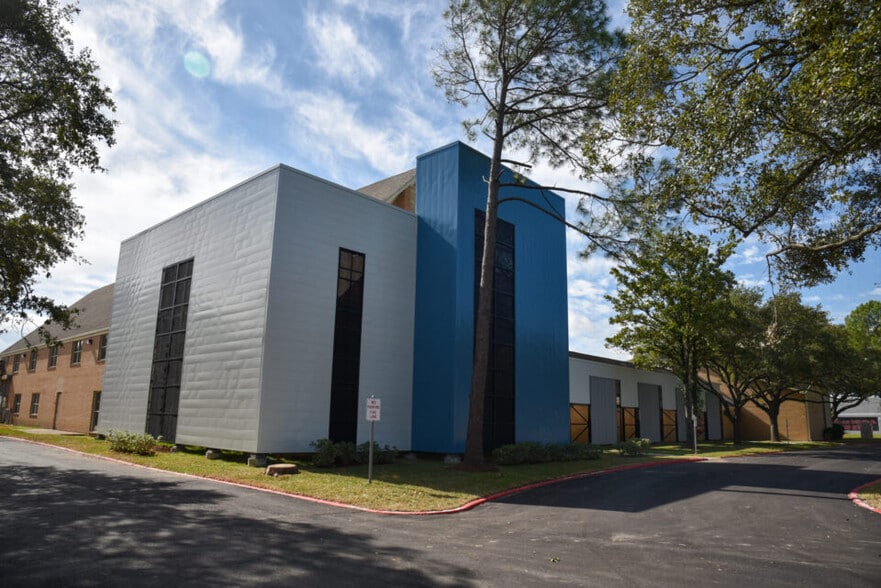 More Photos Of 1411 W Main St, League City Schools For Sale