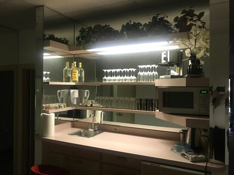 More Photos Of 145 E Reno Ave, Las Vegas Airplane Hangar For Sale