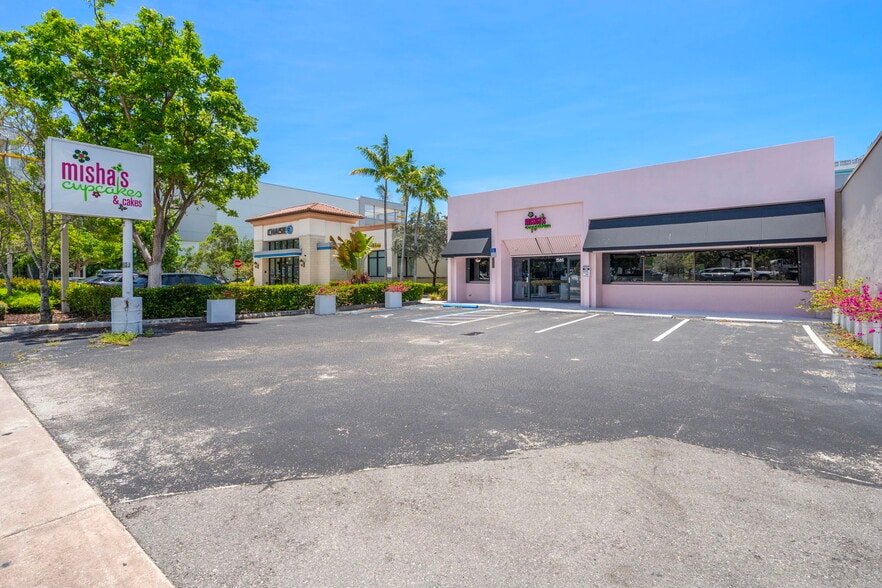 More Photos Of 1586 S Dixie Hwy, Coral Gables Restaurant For Lease