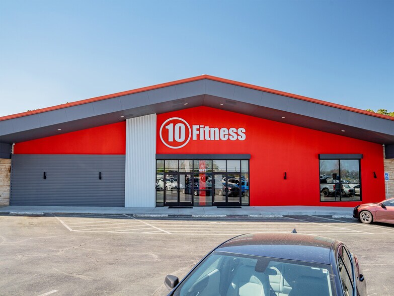 More Photos Of 6813-6831 Cantrell Rd, Little Rock Storefront For Sale