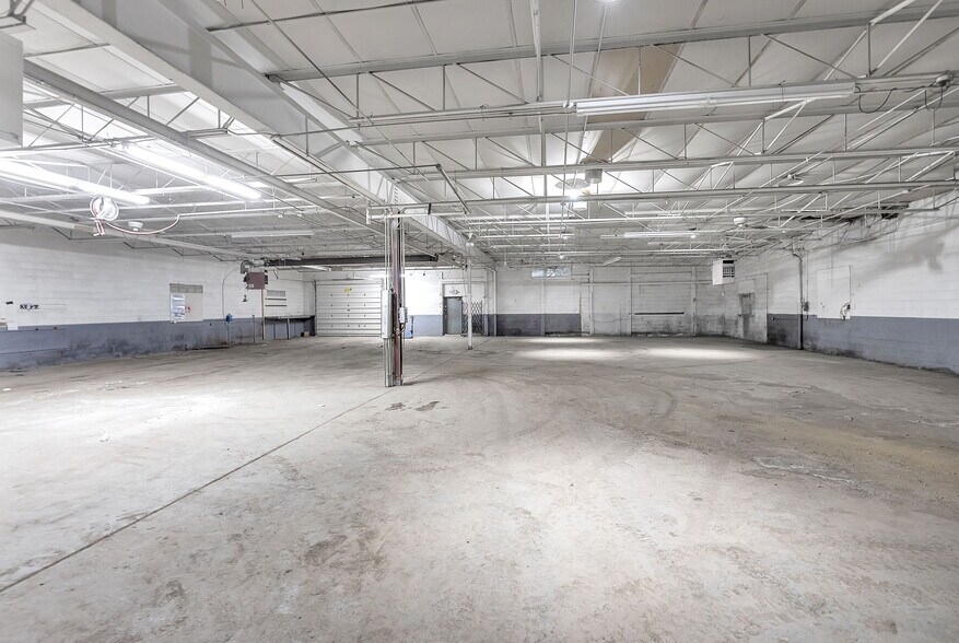 More Photos Of 9900 Northlawn St, Detroit Warehouse For Lease