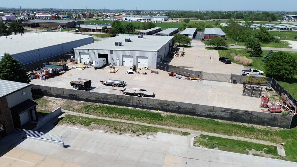 More Photos Of 16180 Laurel St, Waukee Flex For Lease