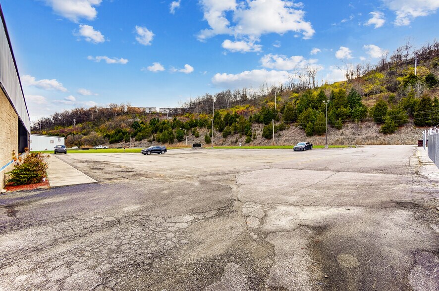 More Photos Of 150 Industrial Dr, Lawrenceburg Light Manufacturing For Lease