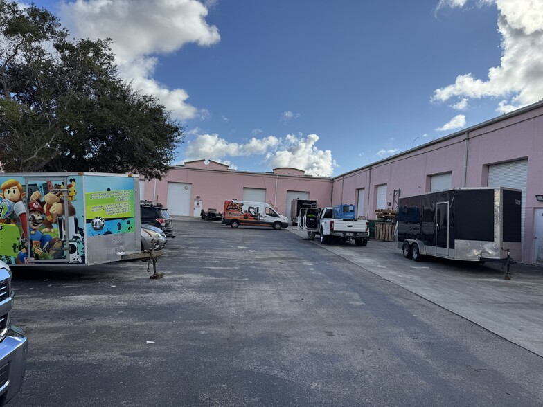 More Photos Of 801-893 Kings Hwy, Fort Pierce Light Manufacturing For Sale