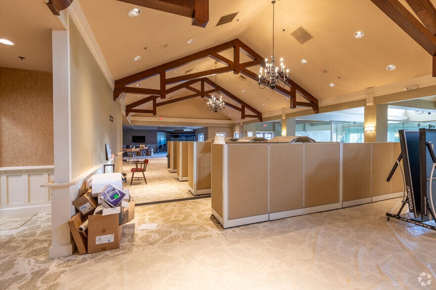More Photos Of 2628 South Rd, Poughkeepsie Sports And Entertainment For Sale