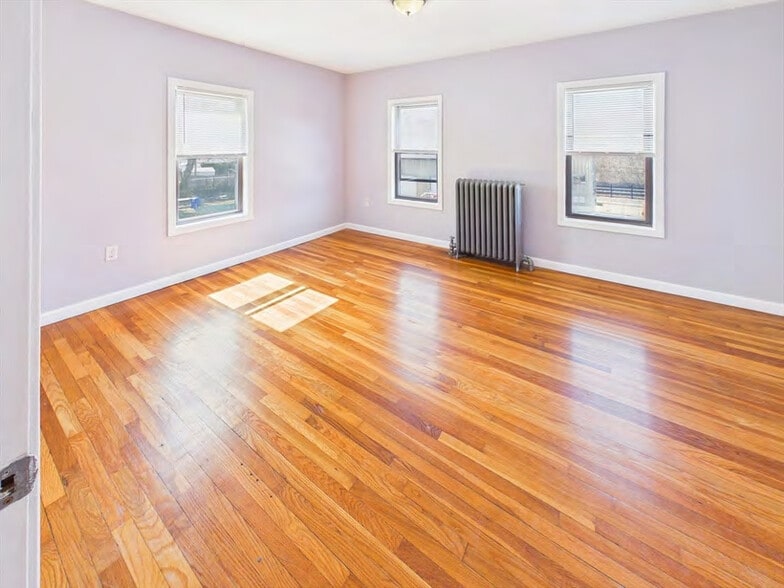 More Photos Of , Hyde Park Unknown For Sale