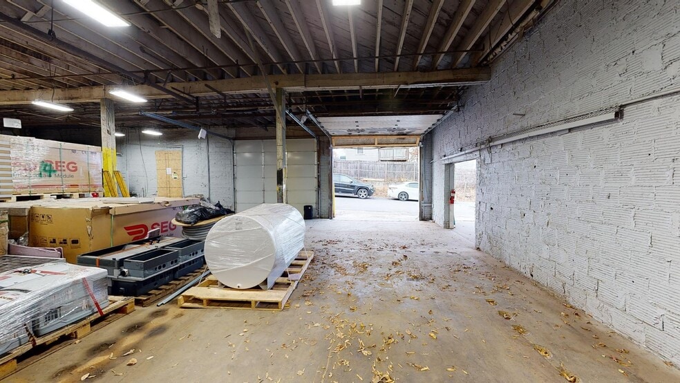 More Photos Of 3501 37th St, Mount Rainier Contractor Storage Yard For Lease