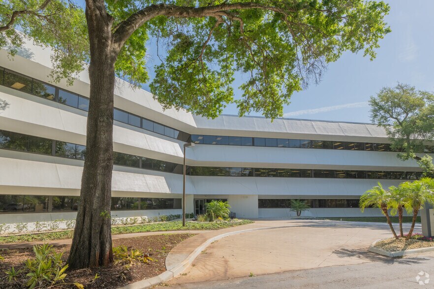 More Photos Of 5130 Eisenhower Blvd, Tampa Office For Lease