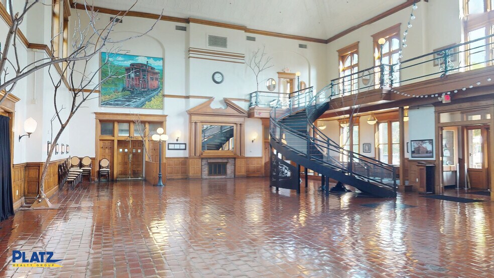 More Photos Of 530 Mahoning Ave, Youngstown Restaurant For Sale